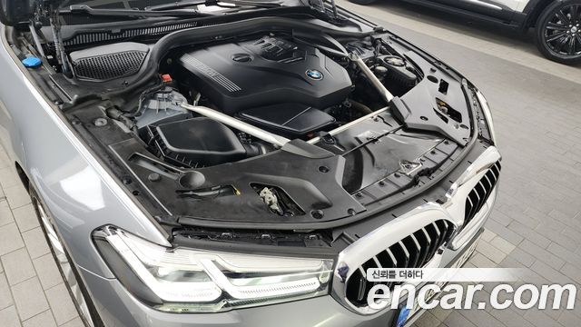BMW 5 Series (G30) 520i Luxury 2023 — фото 6
