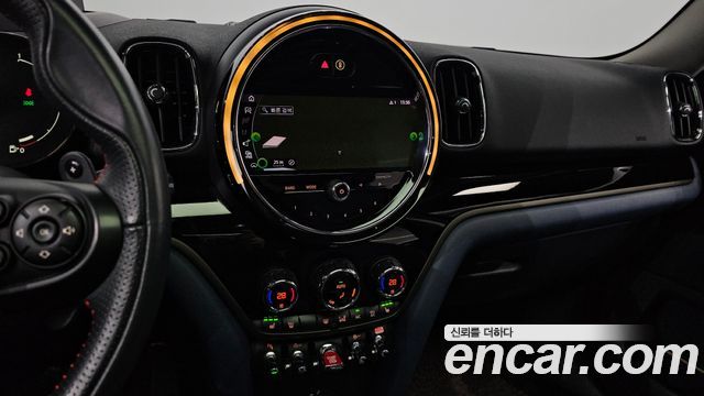 MINI Cooper SD Countryman ALL4 2nd 2021 — фото 15