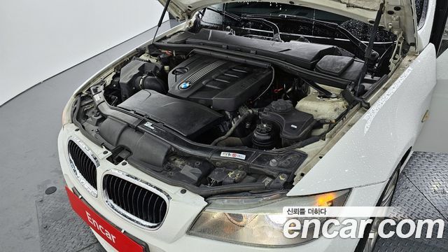 BMW 3 Series (E90) 320d Sedan M Sport 2011 — фото 6