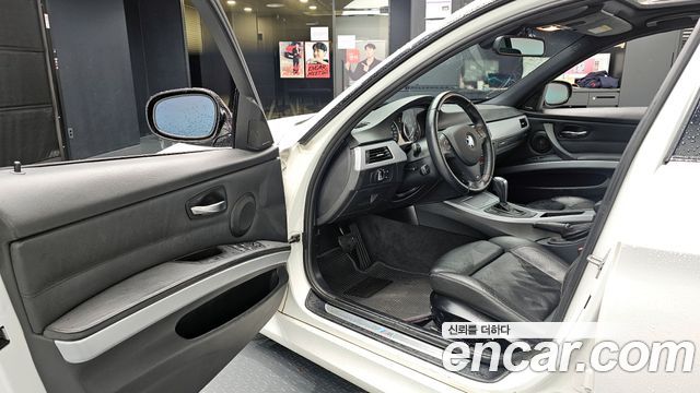 BMW 3 Series (E90) 320d Sedan M Sport 2011 — фото 11