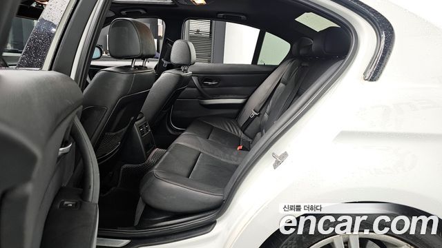 BMW 3 Series (E90) 320d Sedan M Sport 2011 — фото 12