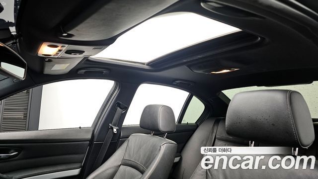 BMW 3 Series (E90) 320d Sedan M Sport 2011 — фото 19