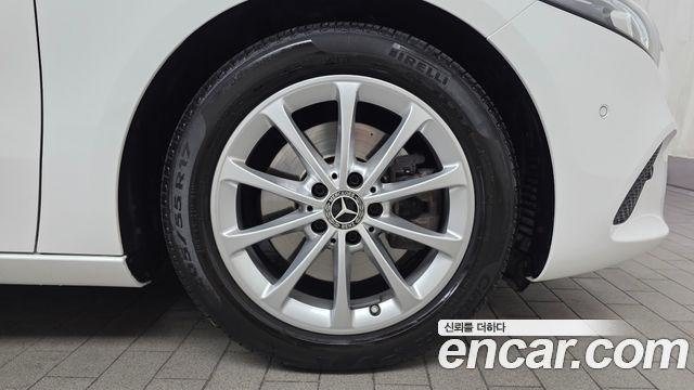 Mercedes-Benz A-Class (W177) A220 Sedan 2020 — фото 5
