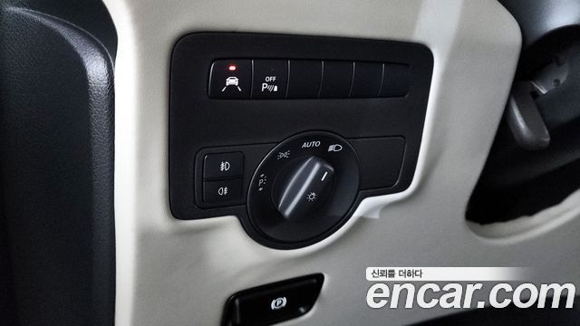 Mercedes-Benz V-Class 2.0 W447 2020 — фото 14