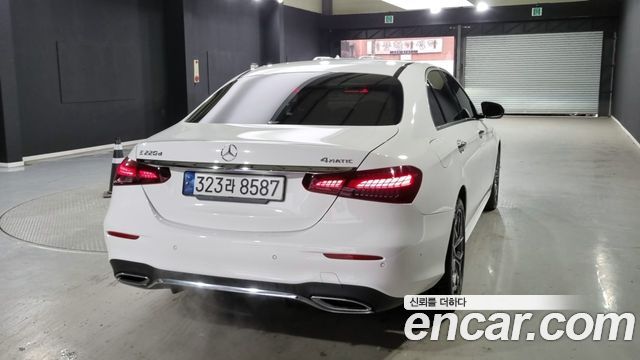 Mercedes-Benz E-Class (W213) E220d 4MATIC AMG Line 2022 — фото 3