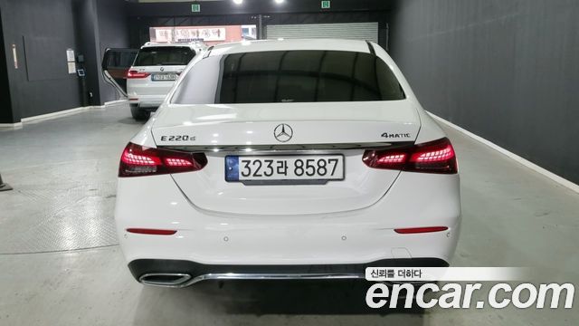 Mercedes-Benz E-Class (W213) E220d 4MATIC AMG Line 2022 — фото 4