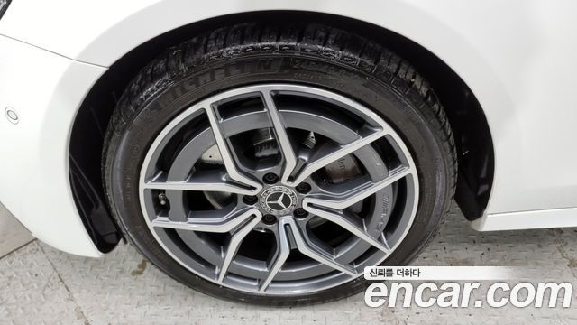 Mercedes-Benz E-Class (W213) E220d 4MATIC AMG Line 2022 — фото 5