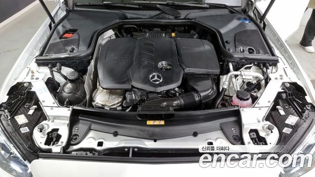Mercedes-Benz E-Class (W213) E220d 4MATIC AMG Line 2022 — фото 6