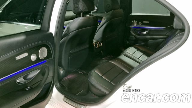 Mercedes-Benz E-Class (W213) E220d 4MATIC AMG Line 2022 — фото 7