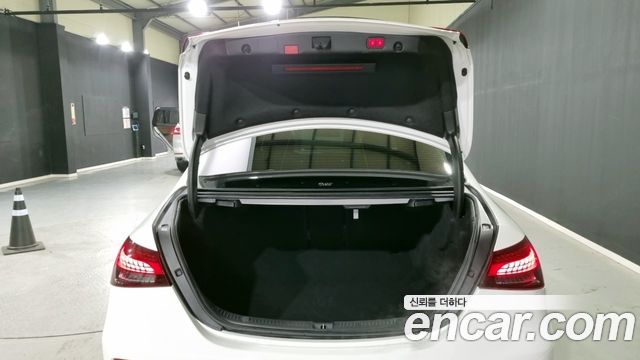 Mercedes-Benz E-Class (W213) E220d 4MATIC AMG Line 2022 — фото 18