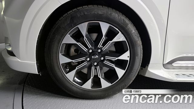 Kia Carnival (IV) Diesel 9-Seater Hi-Limousine Signature 2021 — фото 5