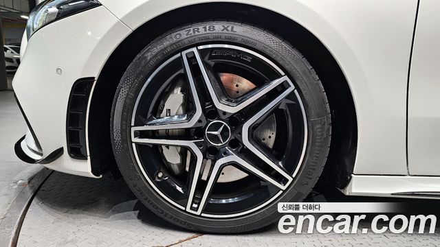 Mercedes-Benz A-Class (W177) AMG A35 4MATIC Sedan 2023 — фото 5