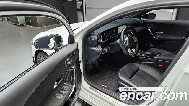 Mercedes-Benz A-Class (W177) AMG A35 4MATIC Sedan 2023 — фото 10