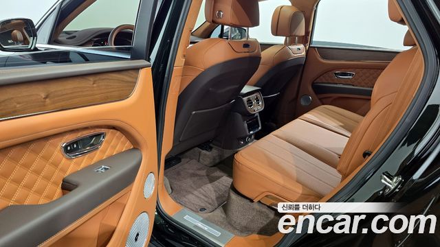 Bentley Bentayga 4.0 V8 Azure 2023 — фото 11