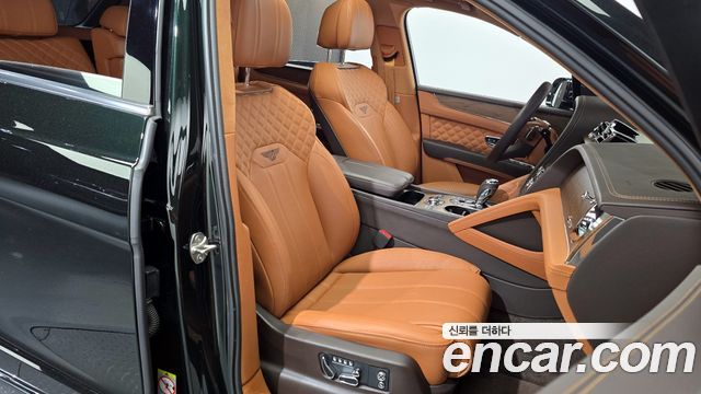 Bentley Bentayga 4.0 V8 Azure 2023 — фото 12