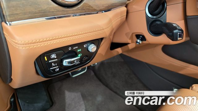 Bentley Bentayga 4.0 V8 Azure 2023 — фото 15