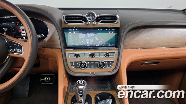 Bentley Bentayga 4.0 V8 Azure 2023 — фото 19
