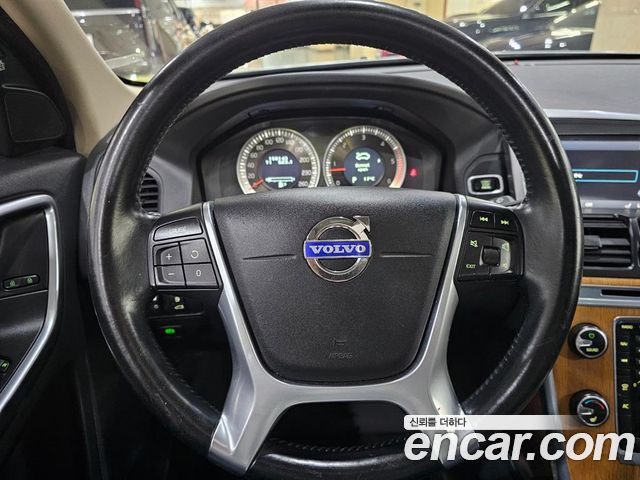 Volvo XC60 D4 1st 2013 — фото 7