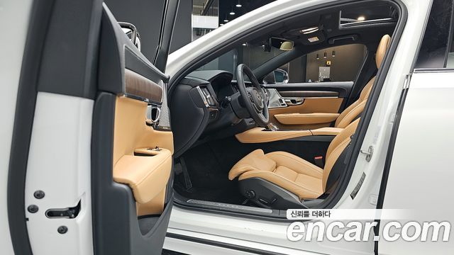 Volvo S90 B6 AWD Ultimate Bright 2023 — фото 10