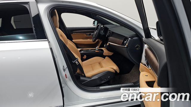 Volvo S90 B6 AWD Ultimate Bright 2023 — фото 11
