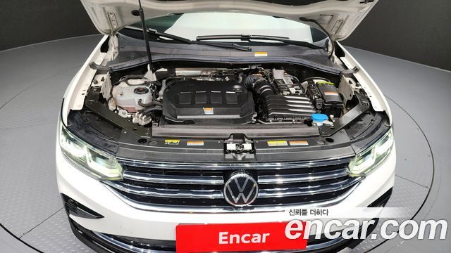 Volkswagen Tiguan (II) 2.0 TDI Premium 2021 — фото 6