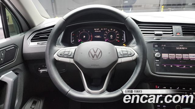 Volkswagen Tiguan (II) 2.0 TDI Premium 2021 — фото 13