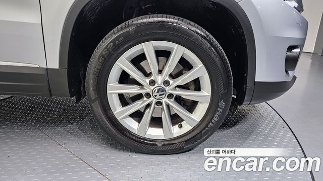 Volkswagen Tiguan 2.0 TDI Comfort 5N 2014 — фото 5