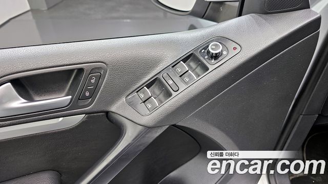 Volkswagen Tiguan 2.0 TDI Comfort 5N 2014 — фото 16