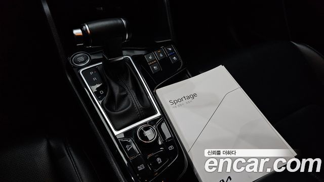 Kia Sportage (V) Diesel 2.0 2WD Prestige 2022 — фото 9
