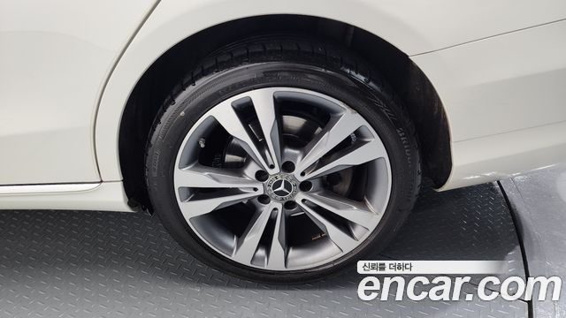 Mercedes-Benz C-Class (W205) C220 d 4MATIC 2020 — фото 5