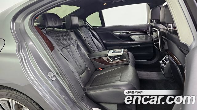 BMW 7 Series (G11) 750Li xDrive 2016 — фото 12