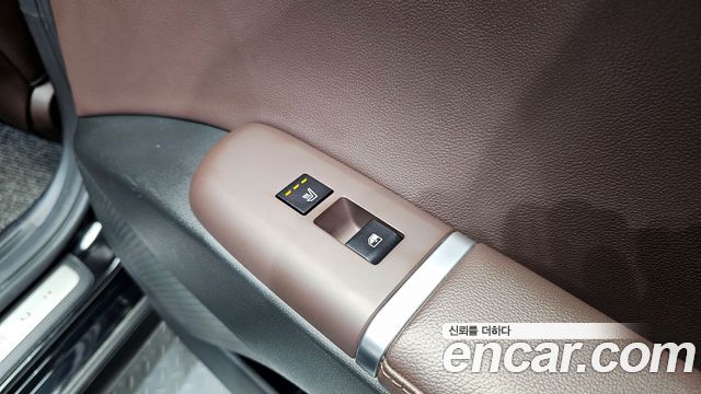 Hyundai Grandeur (GN7) 2,5 Gasoline 2WD Premium 2023 — фото 19