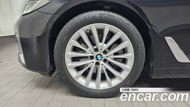 BMW 5 Series (G30) 520i Luxury 2023 — фото 5