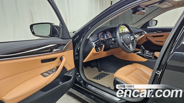 BMW 5 Series (G30) 520i Luxury 2023 — фото 10