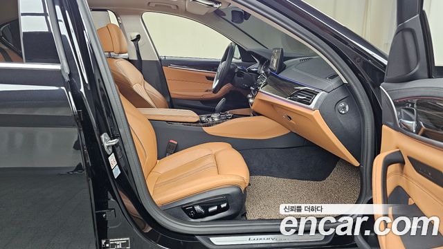 BMW 5 Series (G30) 520i Luxury 2023 — фото 11