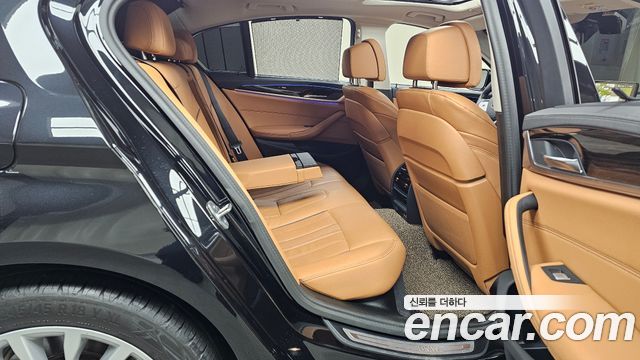 BMW 5 Series (G30) 520i Luxury 2023 — фото 12