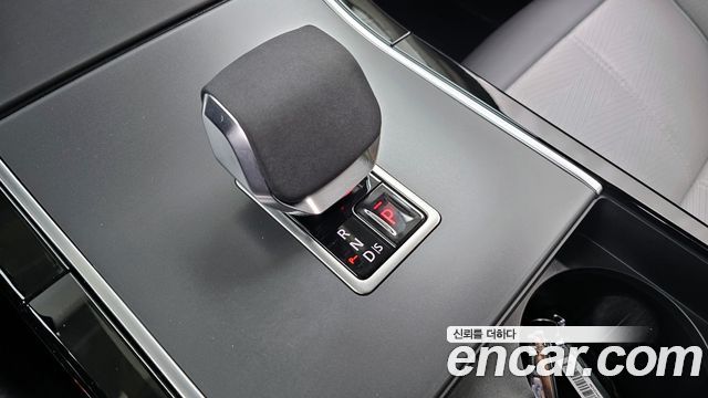Land Rover Range Rover Velar 3.0 P400 Dynamic HSE 2025 — фото 9