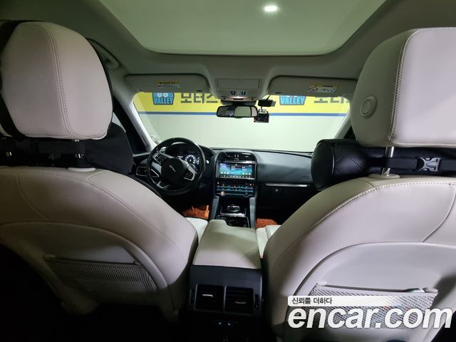 Jaguar F-PACE 20d Prestige 2018 — фото 24