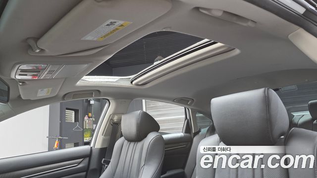 Honda Accord (X) 2.0 Hybrid Touring 2019 — фото 19