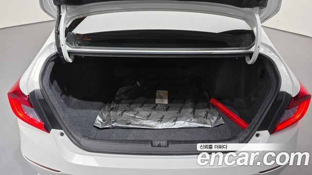 Honda Accord (X) 2.0 Hybrid Touring 2019 — фото 20