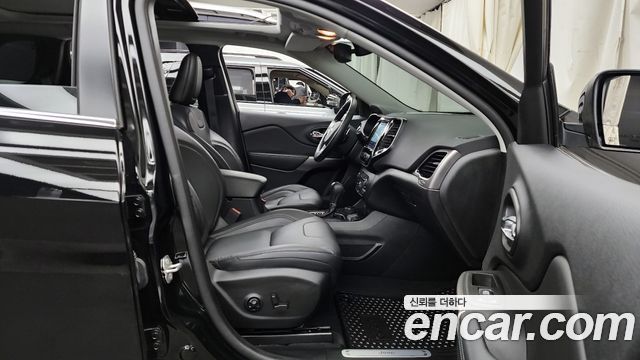Jeep Cherokee (KL) 2.4 Limited AWD 2021 — фото 11