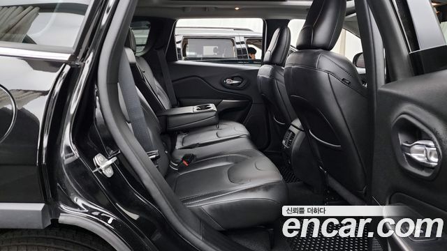 Jeep Cherokee (KL) 2.4 Limited AWD 2021 — фото 12