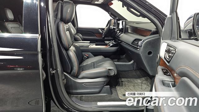 Lincoln Navigator (IV) 3.5L Black Label 2023 — фото 11
