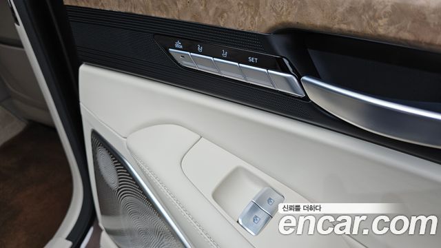 Genesis G90 5.0 AWD Limousine Prestige 2021 — фото 18