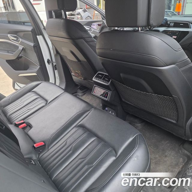 Audi e-tron 55 Quattro 2020 — фото 16