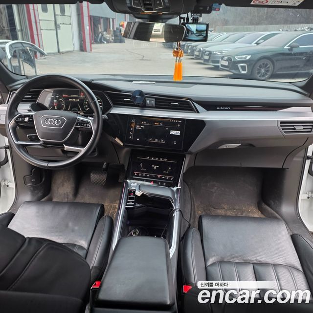 Audi e-tron 55 Quattro 2020 — фото 17