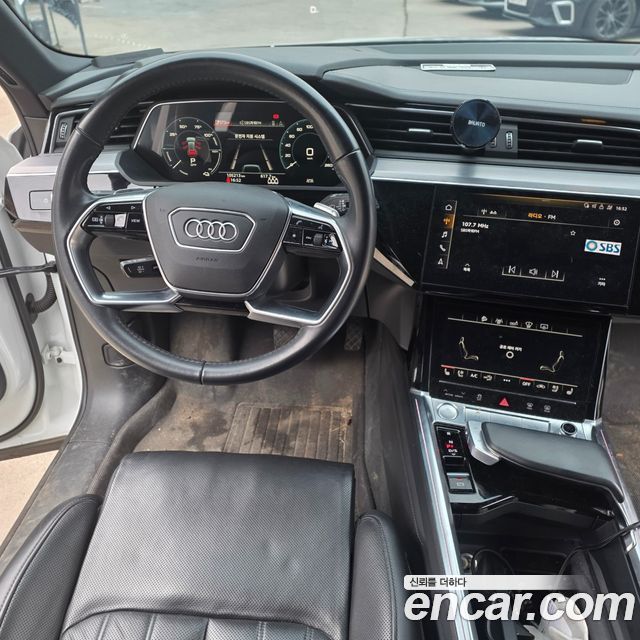 Audi e-tron 55 Quattro 2020 — фото 18