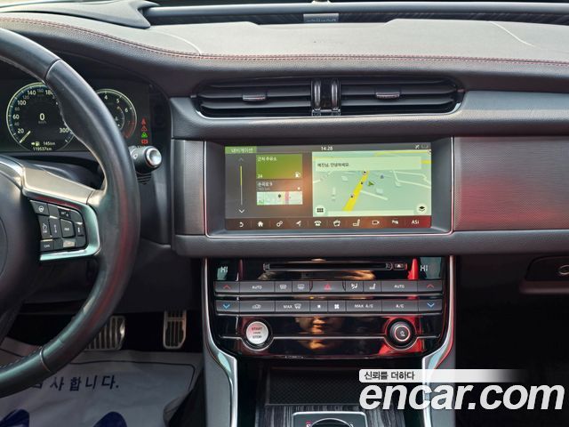 Jaguar XF (X260) 3.0 S AWD 2017 — фото 17