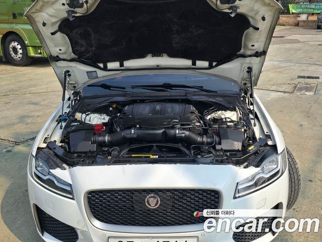 Jaguar XF (X260) 3.0 S AWD 2017 — фото 24