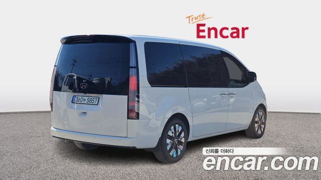 Hyundai Staria Lounge 9-Seater Inspiration 2022 — фото 2